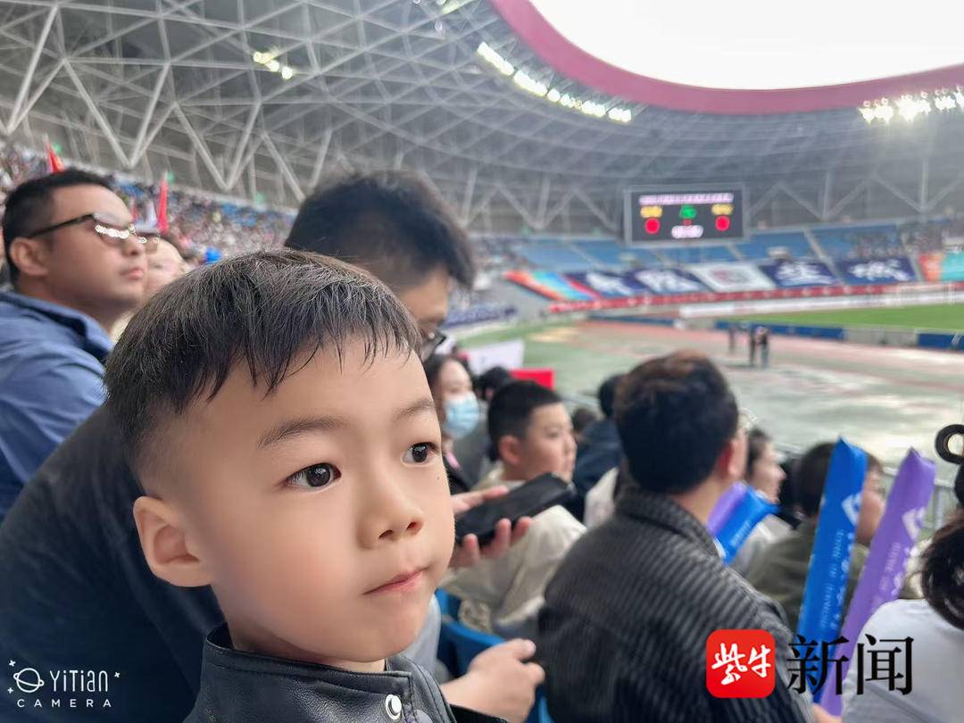 我的心都要, 龄的足球热, 盐城球迷看 我的心都要, 龄的足球热, 盐城球迷看